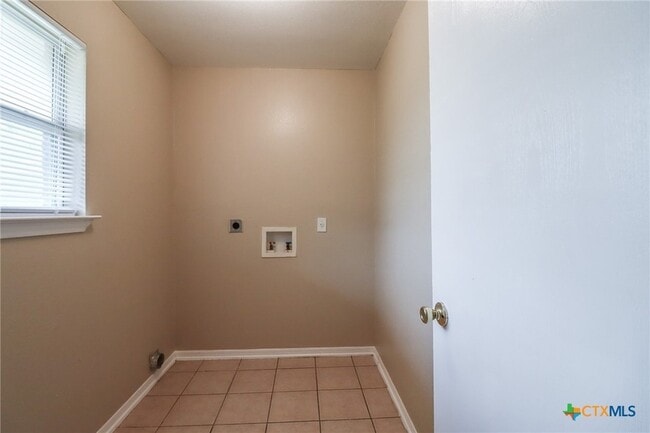 Building Photo - 807 Leifester Cir