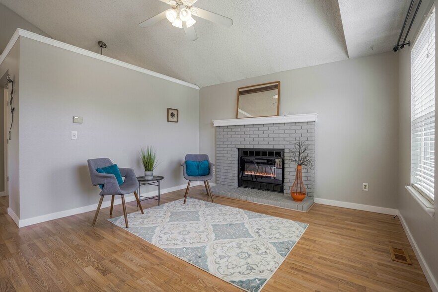 Building Photo - 1447 W 134th Dr