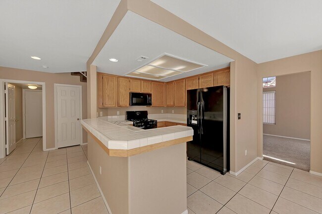 Building Photo - Green Valley Home! Beautiful &  Spacious! Stainless steel appliances! Washer & dryer! No pets!