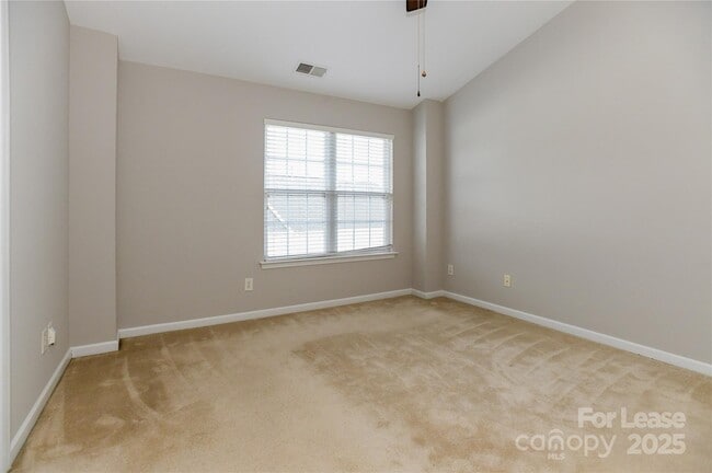 Building Photo - 332 Rock Ridge Ln