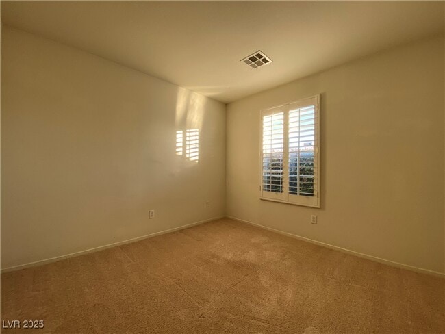 Building Photo - 556 Green Gables Ave