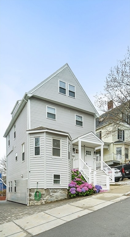 Building Photo - 32 Oakland St