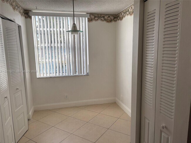 Building Photo - 1040 NW 80th Ave