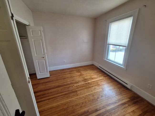 Building Photo - 19 Robinson St