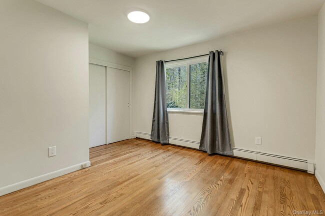 Building Photo - 68 Lake Shore Dr