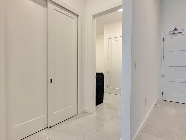 Building Photo - 920 N Osceola Ave