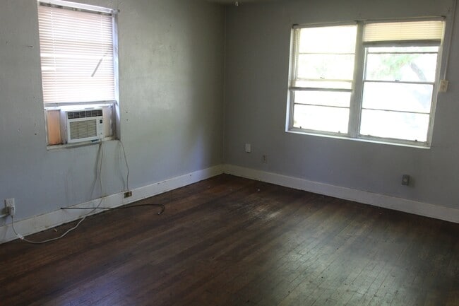 Building Photo - 1008 N McKinley St