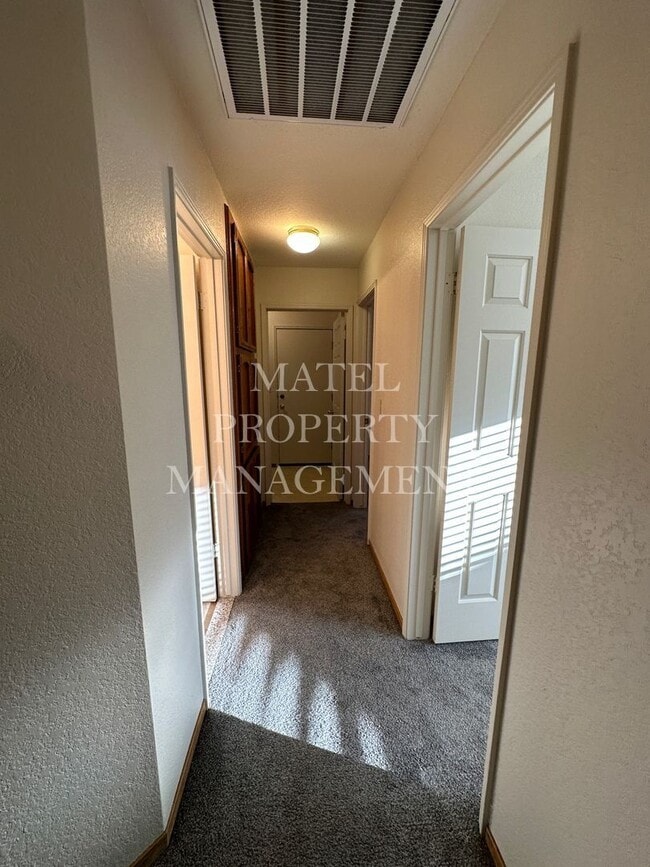 Building Photo - Move in Special see Ad