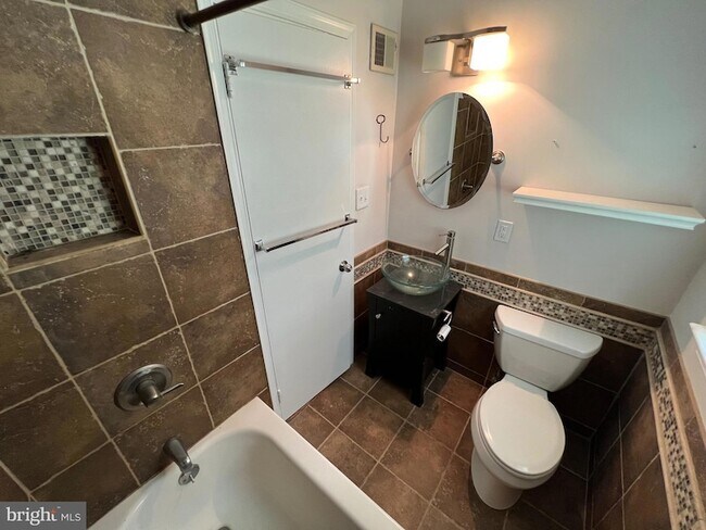 Building Photo - 504 Walnut Dr