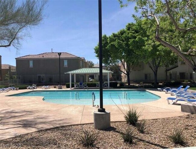 Building Photo - Northwest 3 bed, Lots of Amenities!