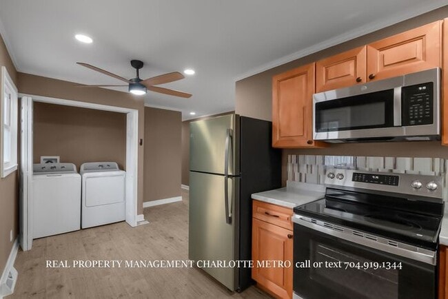 Building Photo - A Cozy Rock Hill Retreat Close to It All