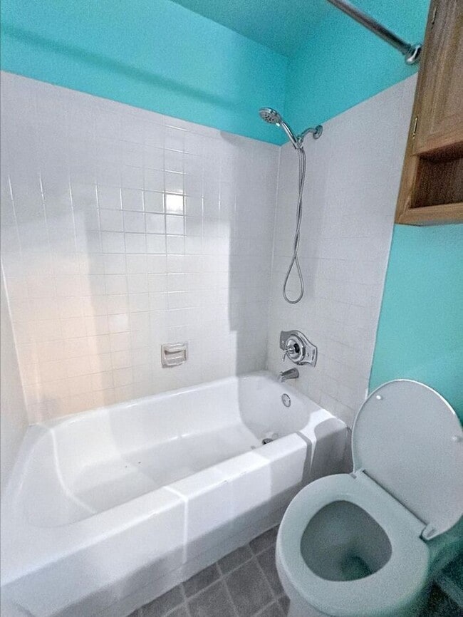 Building Photo - 2-Bedroom Home with Modern Amenities and C...