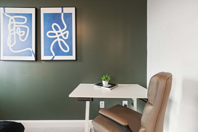 Building Photo - 1010 Falling Rock Pl