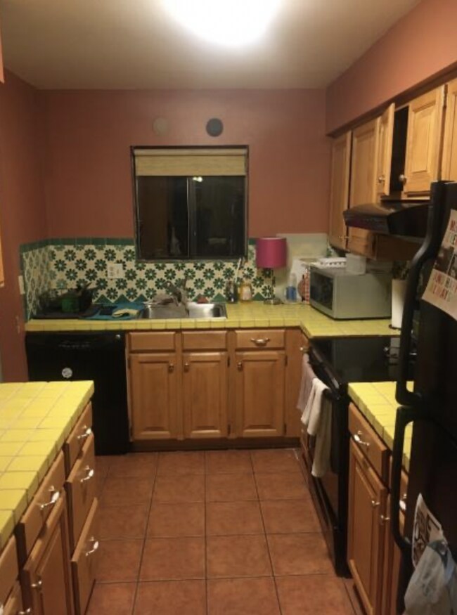 Building Photo - "Charming 2-Bed, 2-Bath Boulder Apartment with Cozy Fireplace and Spacious 1030 Sq Ft Layout!"