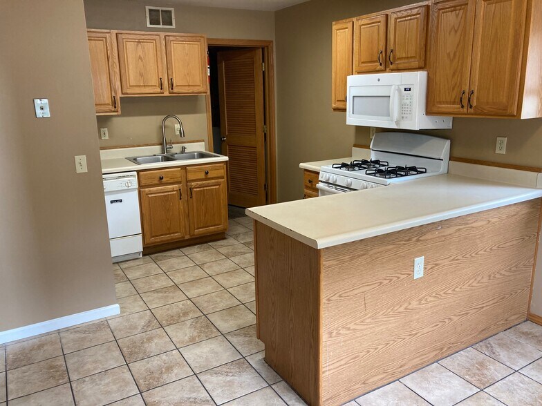 Building Photo - 1293 Redpine Way