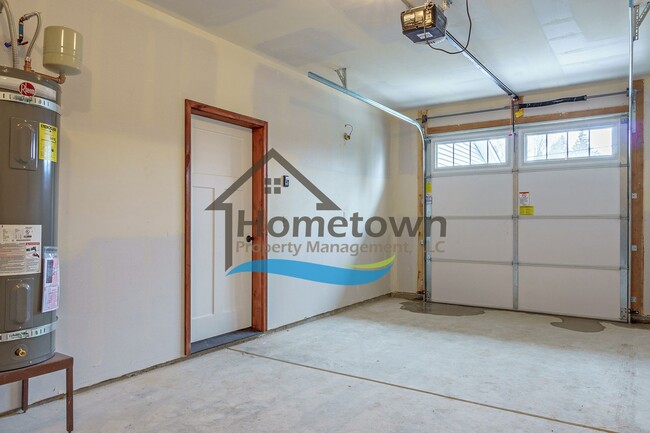 Building Photo - 3 Bedroom Home with 1.5 Bathrooms and an A...