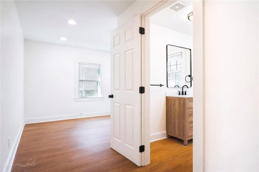 Building Photo - 1039 Astor Ave SW