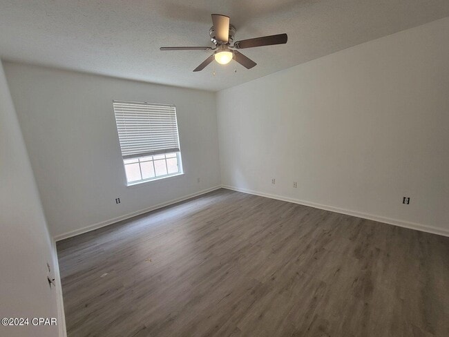 Building Photo - 1609 Vecuna Cir
