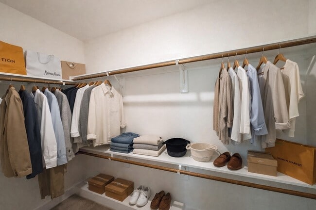 Building Photo - 5922 Cebra St