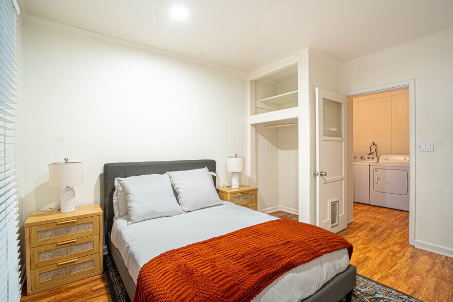 Building Photo - 6203 Thorn St