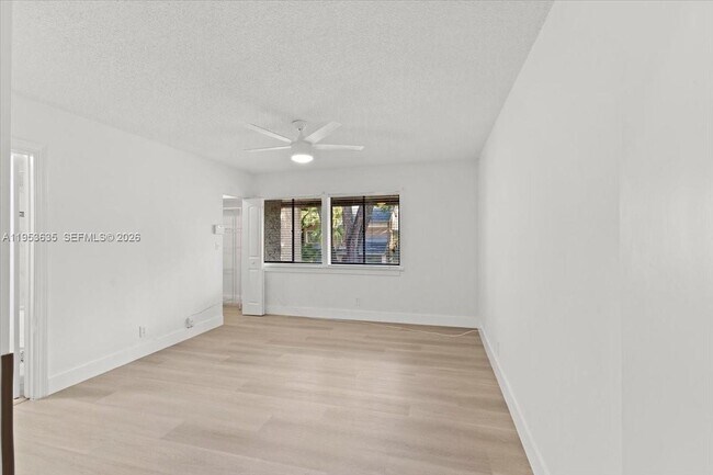 Building Photo - 181 Wimbledon Lakes Dr