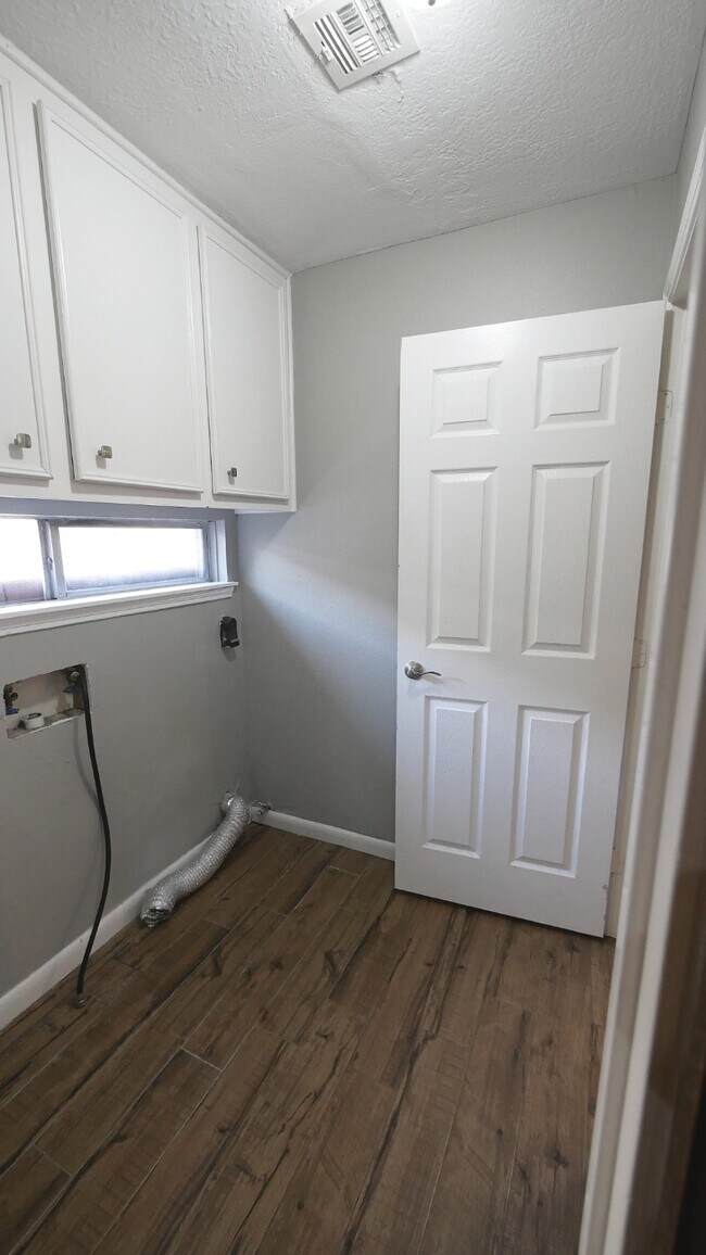 Building Photo - 22014 Grand Forks Dr