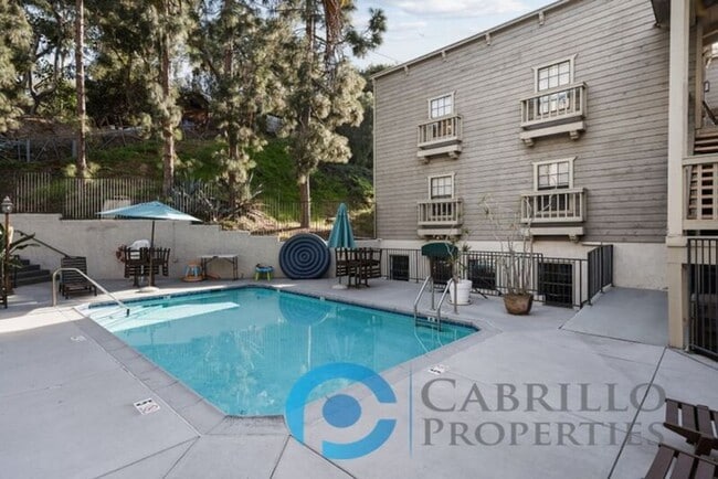 Building Photo - 3975 Hortensia St