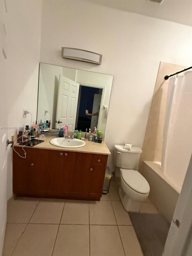 Building Photo - 8999 NW 107 Ct