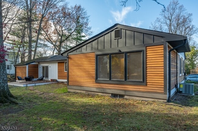 Building Photo - 7 Oak Tree Ln