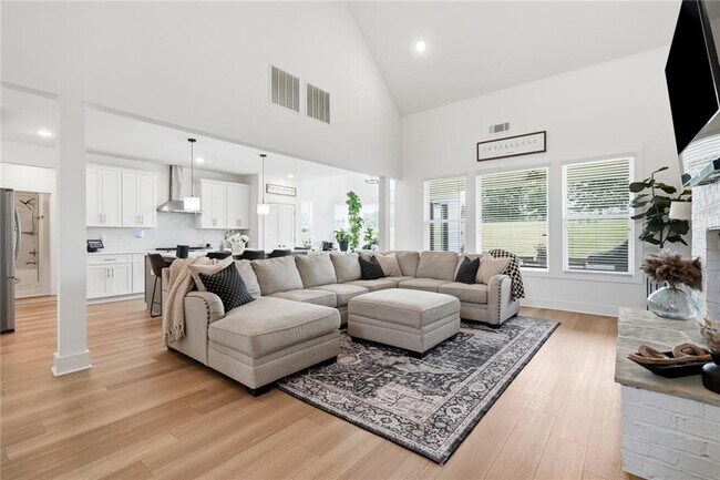 Building Photo - 2049 Chestnut Oak Trl