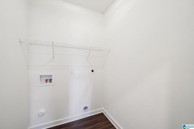 Building Photo - 129 Kings Wy
