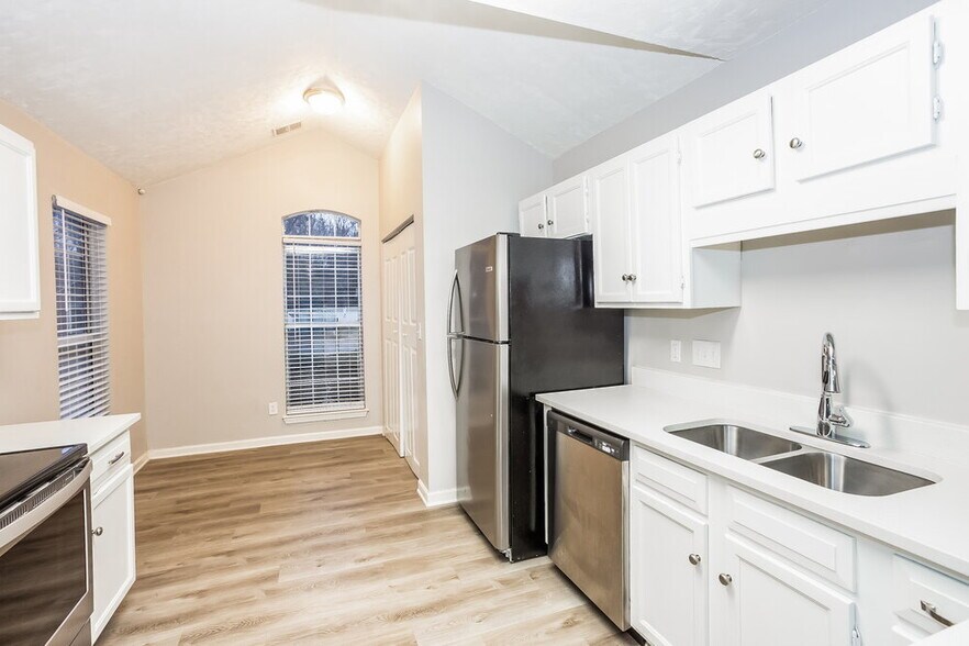 Building Photo - 7523 Pence Pond Ln
