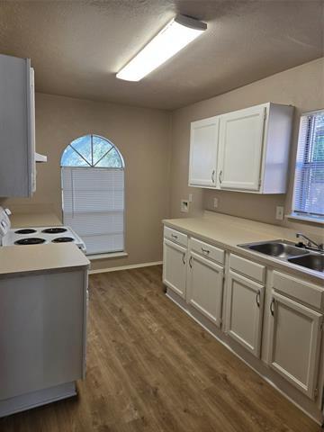 Building Photo - 4426 Mayflower Dr