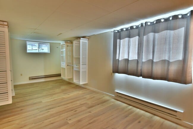 Building Photo - 5Bd/1.75Ba Mountlake Terrace House