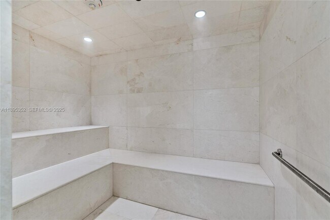 Building Photo - 1643 Brickell Ave