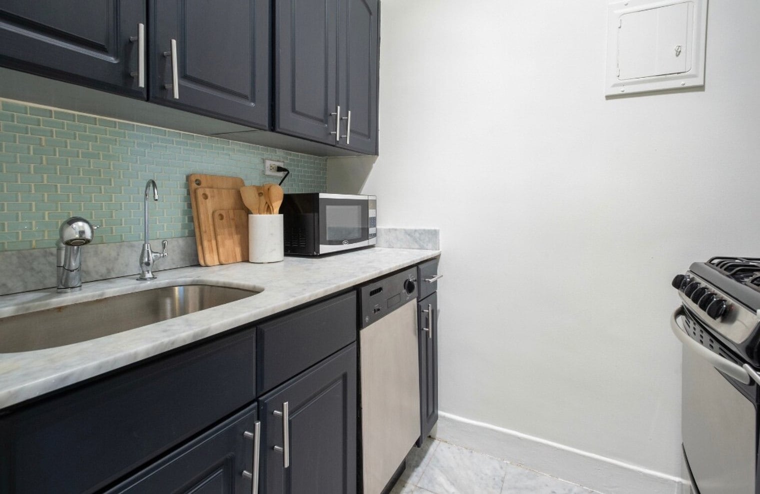 Building Photo - 230 E 10th St