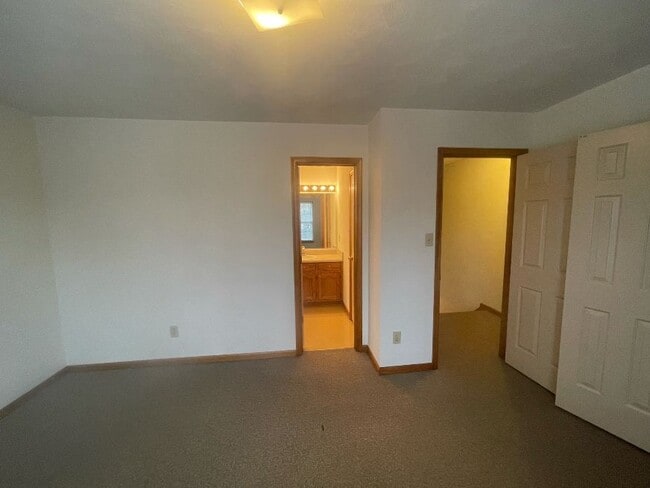 Building Photo - 2066 Iowa St