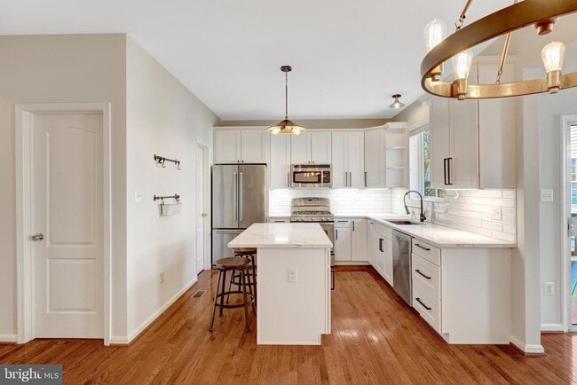 Building Photo - 12913 Wood Cres Cir