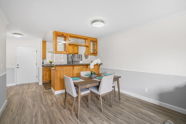 Building Photo - FOR RENT 1Br/1Ba 626 Sf Second Floor Condo...