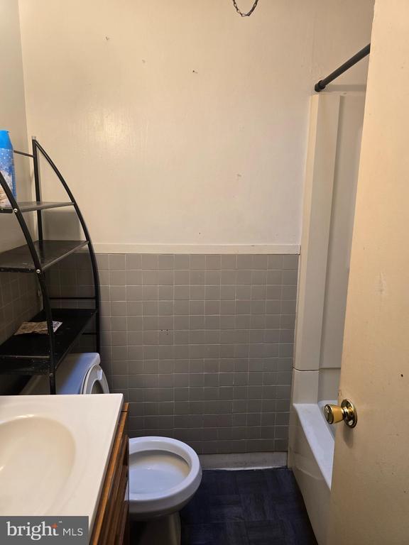 Building Photo - 6254 Brous Ave