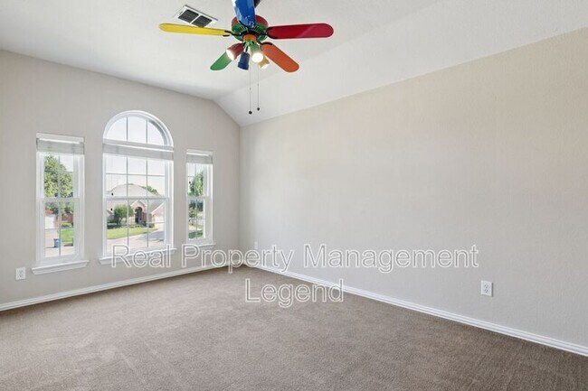 Building Photo - 1805 Sumac Dr