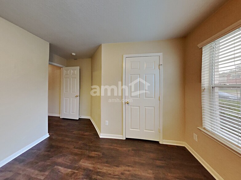 Building Photo - 3318 Falcon Trail Dr