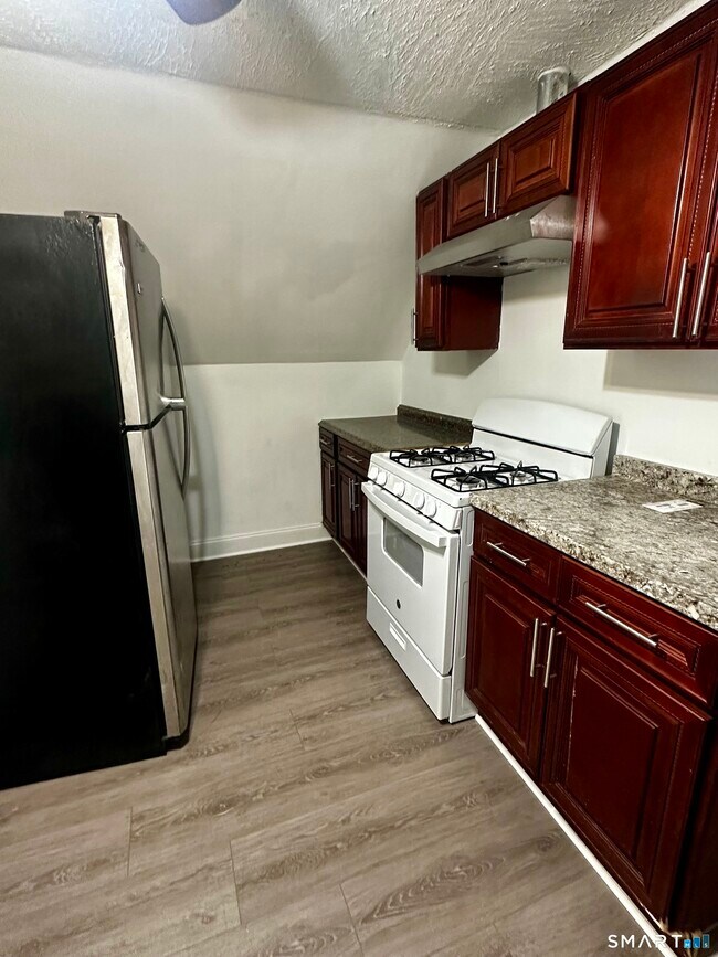 Building Photo - 147 Helen St