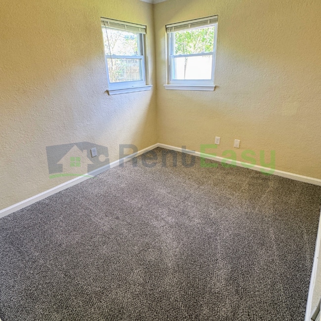 Building Photo - 949 Redwood Cir