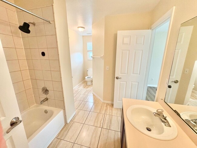 Building Photo - Beautiful 4BR/2.5BA Water View Home - Deer Hollow in the Deerfield Community!