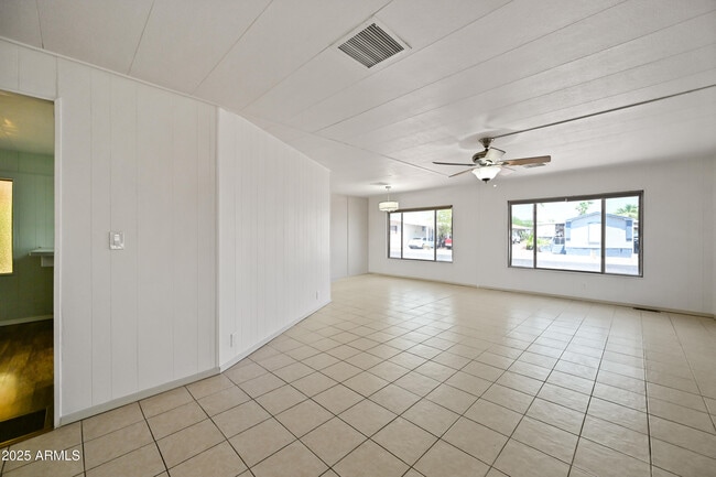 Building Photo - 156 N Hawes Rd