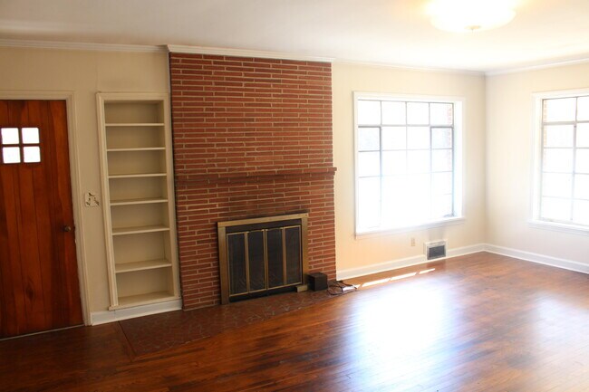 Building Photo - 121 Bomar St