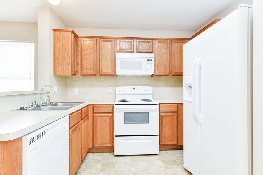 Building Photo - 18918 Brownstone Mills Dr