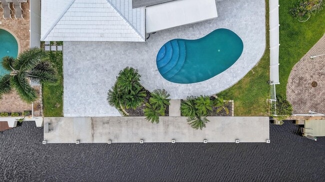 Building Photo - 2720 NE 59th St