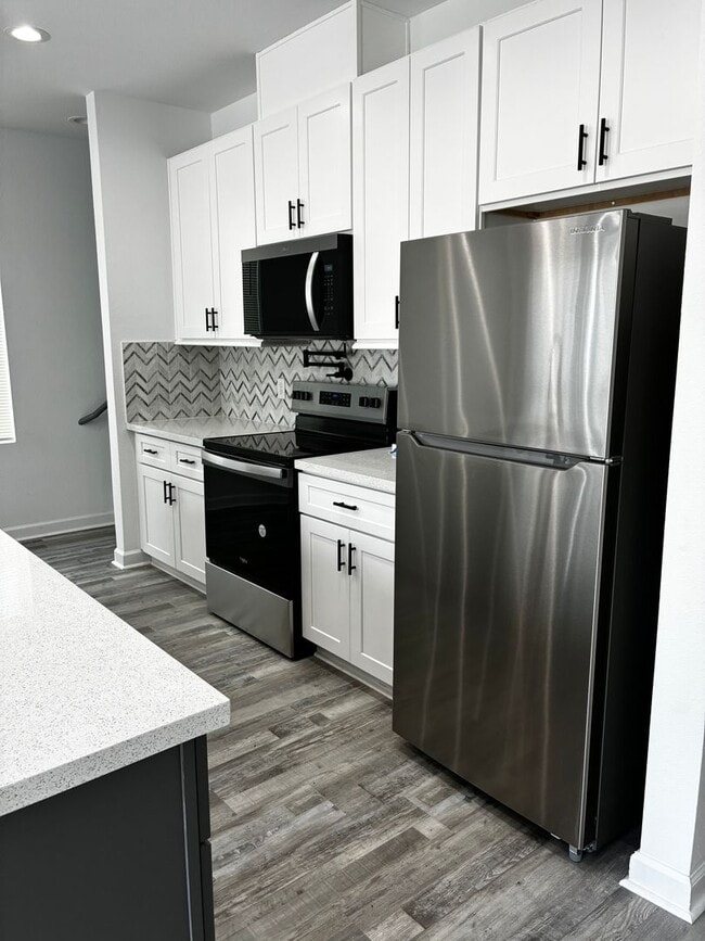 Building Photo - Modern Townhome Living Near the Medical Ce...